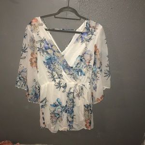 White flower romper 🌼🌸🌷💐